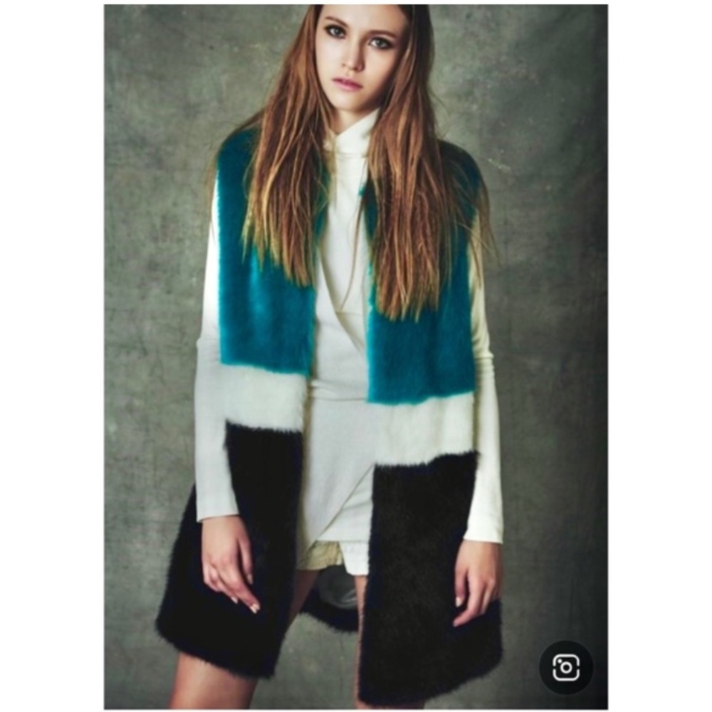 Molliolli Eco Faux‎ Fur Vest Womens S Green Sleeveless Plush Soft Winter Layer